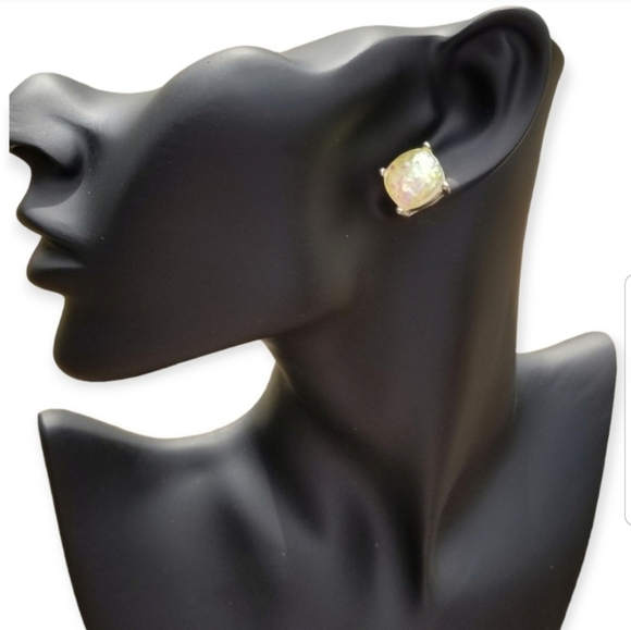 SPARKLE CUSHION CUT FASHION EARRINGS - Picture 1 of 3